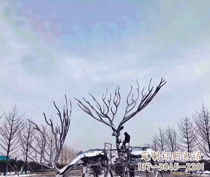 开封大型鹿群不锈钢雕塑