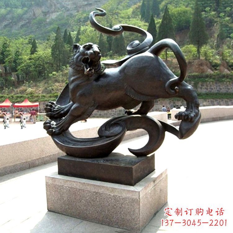开封纯铜雕刻的熊猫动物雕塑
