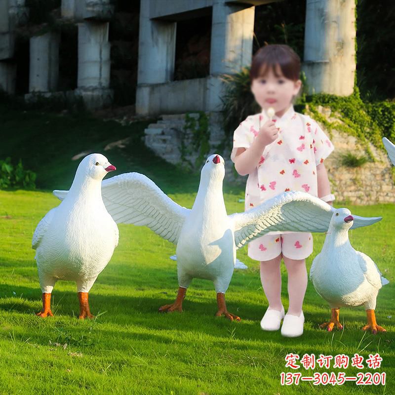开封北京街头雕塑少女与和平鸽