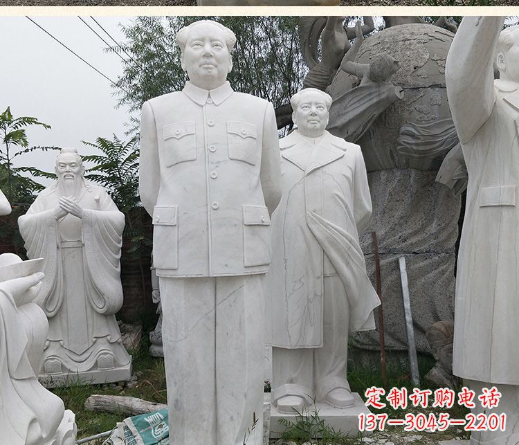 开封新一代中国政治精神的象征——“背手的毛主席”石雕