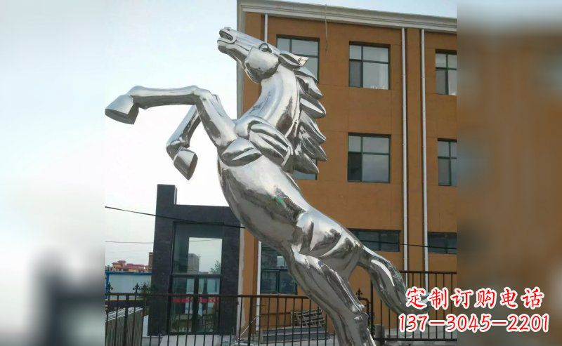 开封驰骋草原,唯美马雕
