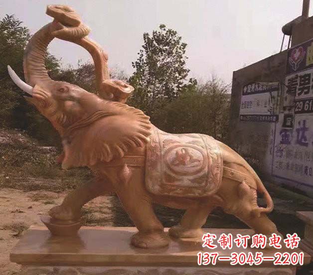 开封鼻卷如意的大象石雕
