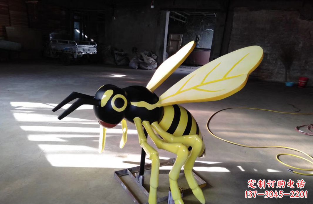开封玻璃蜜蜂雕塑让自然之美展现