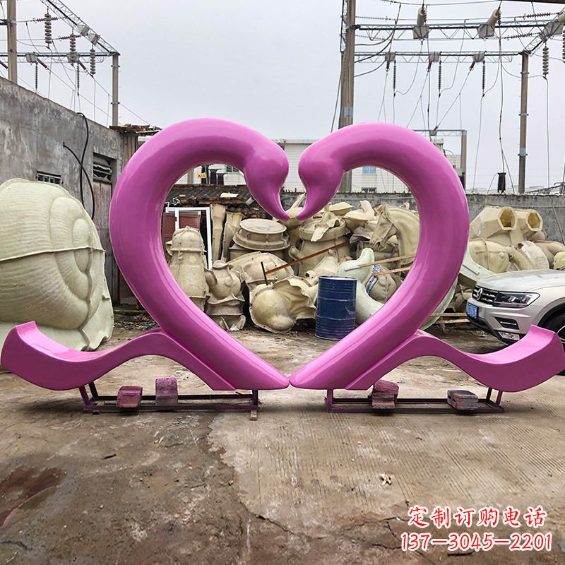 开封玻璃钢爱心天鹅，抽象情侣拍照美陈雕塑
