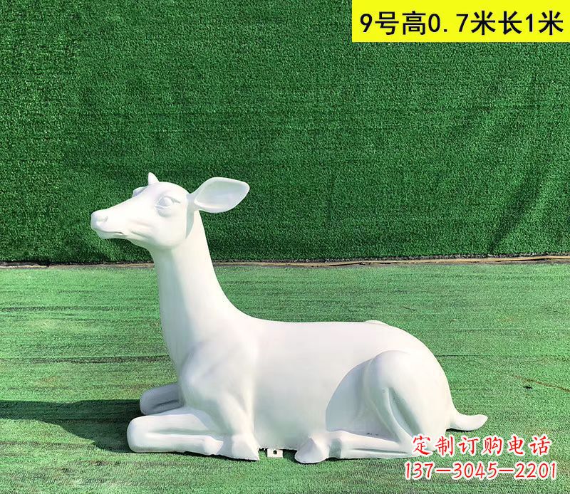 开封玻璃钢白色小鹿动物雕塑