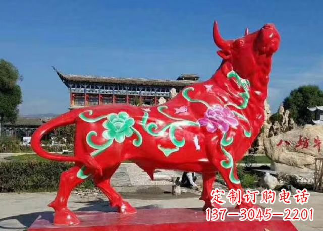 开封玻璃钢红牛雕塑