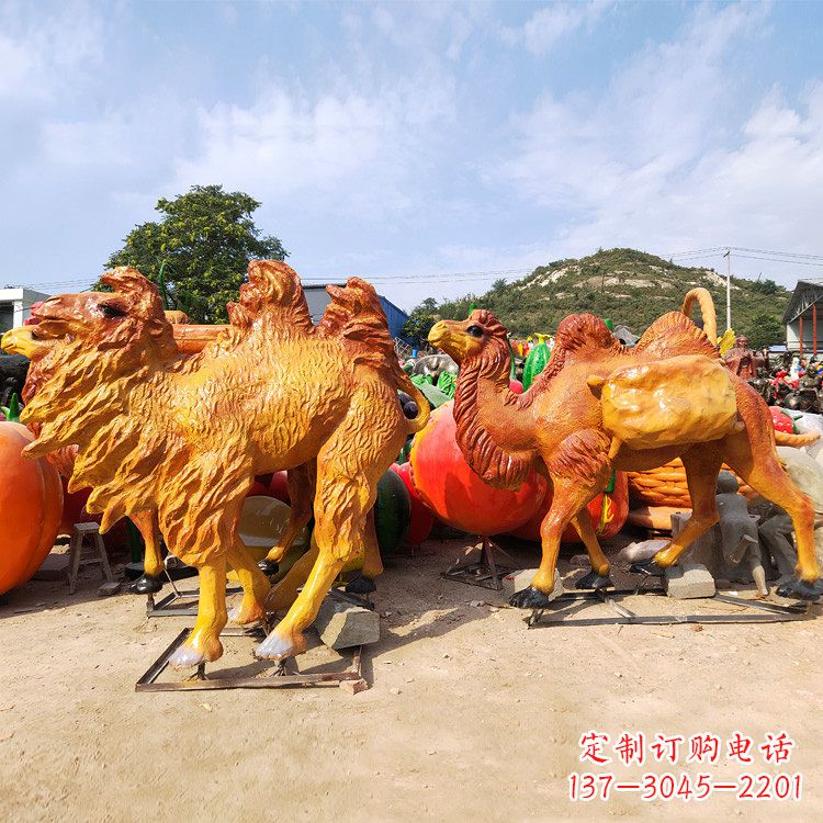 开封玻璃钢彩绘仿真骆驼雕塑