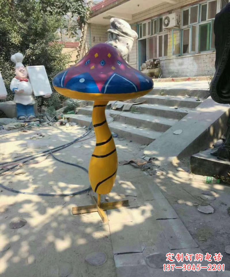 开封玻璃钢彩绘公园蘑菇雕塑