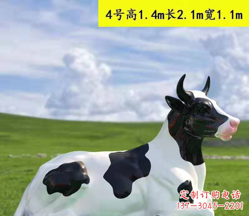 开封玻璃钢彩绘黑白奶牛雕塑