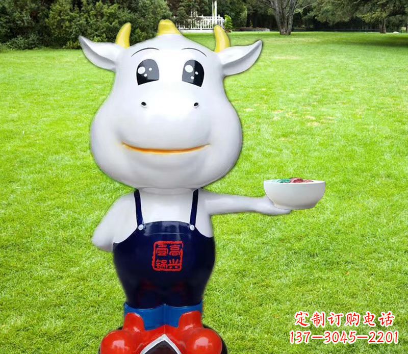 开封玻璃钢厨师小牛卡通雕塑