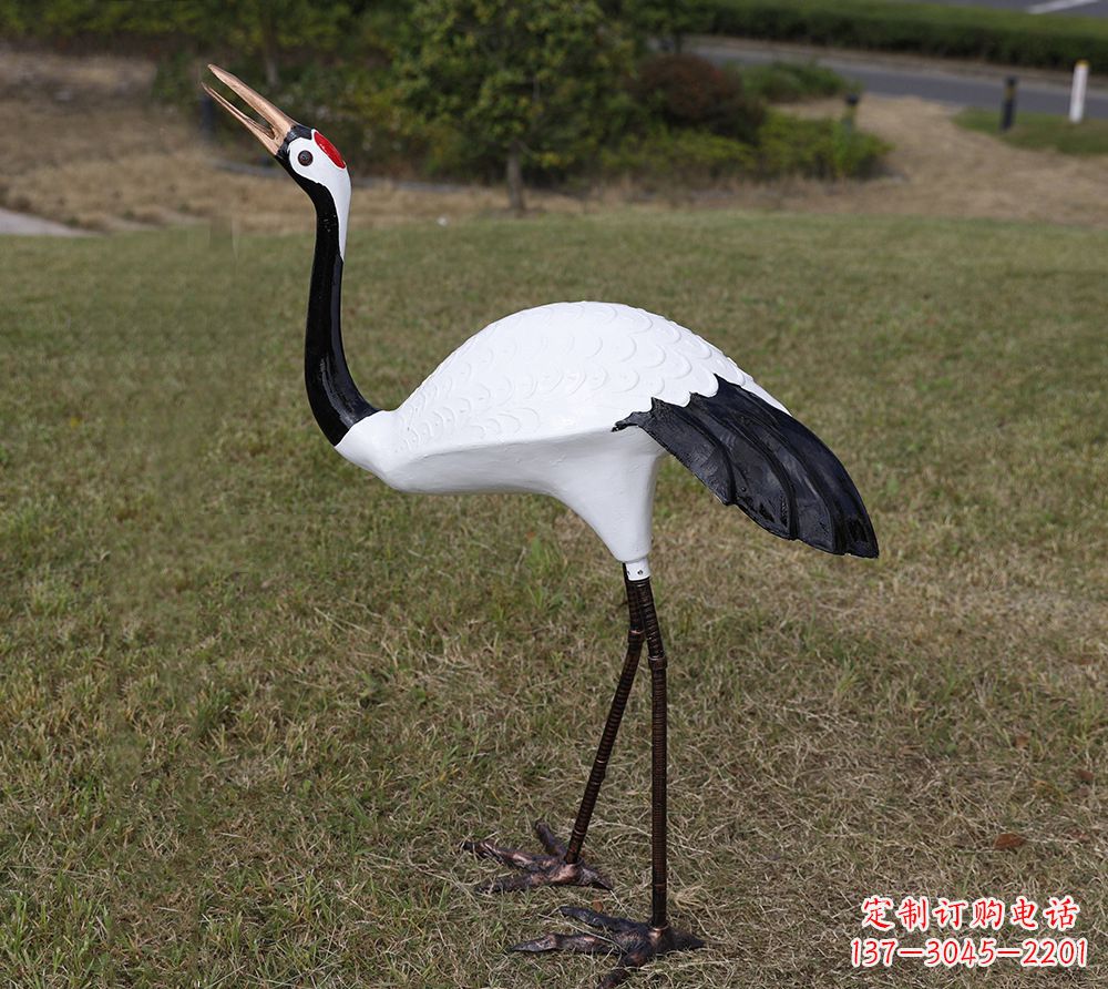开封玻璃钢雕塑仙鹤——灵动飞翔的艺术之美
