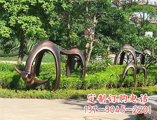 开封玻璃钢动物雕塑公园草坪的美丽装饰