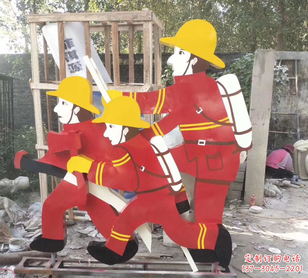 开封玻璃钢动漫消防员 园林景观雕塑