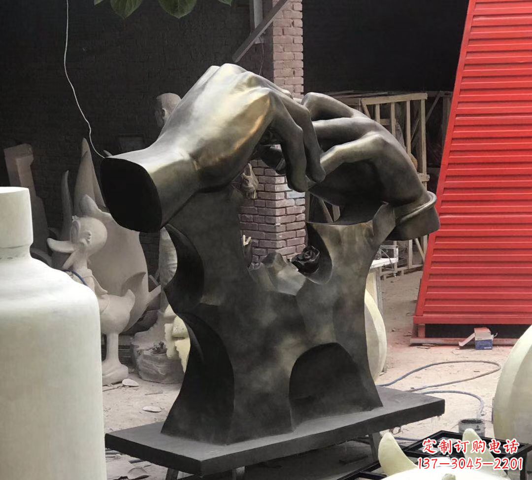 开封玻璃钢仿铜戒指雕塑浪漫情感的象征