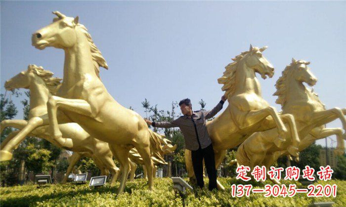 开封高雅而古典的玻璃钢马雕塑