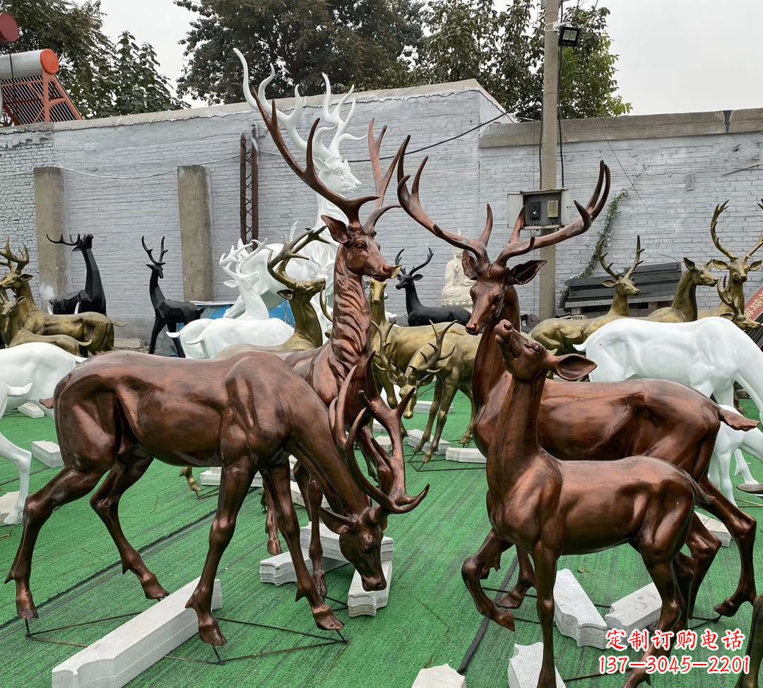 开封玻璃钢仿铜群鹿雕塑——精美动物雕塑装点公园