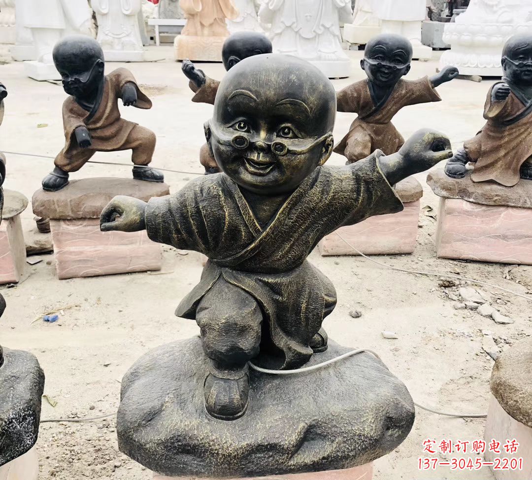 开封玻璃钢仿铜小和尚雕塑公园景观人物雕塑