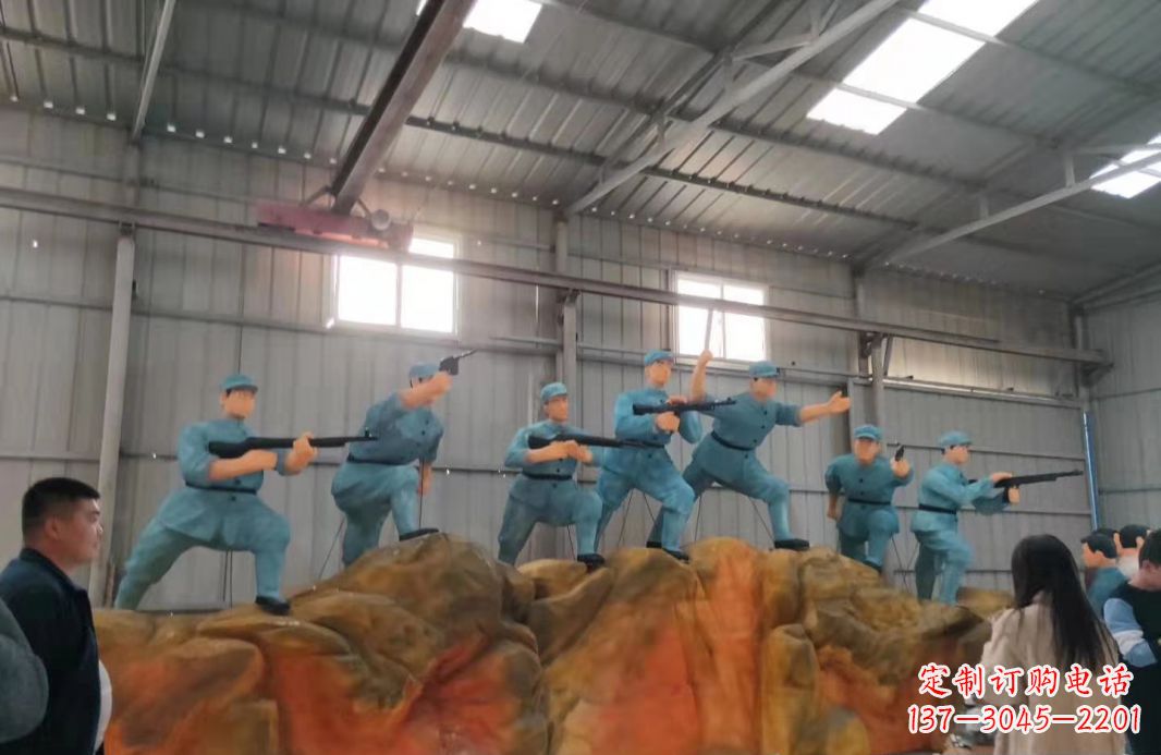开封玻璃钢仿真抗战英雄人物雕塑广场景观雕塑