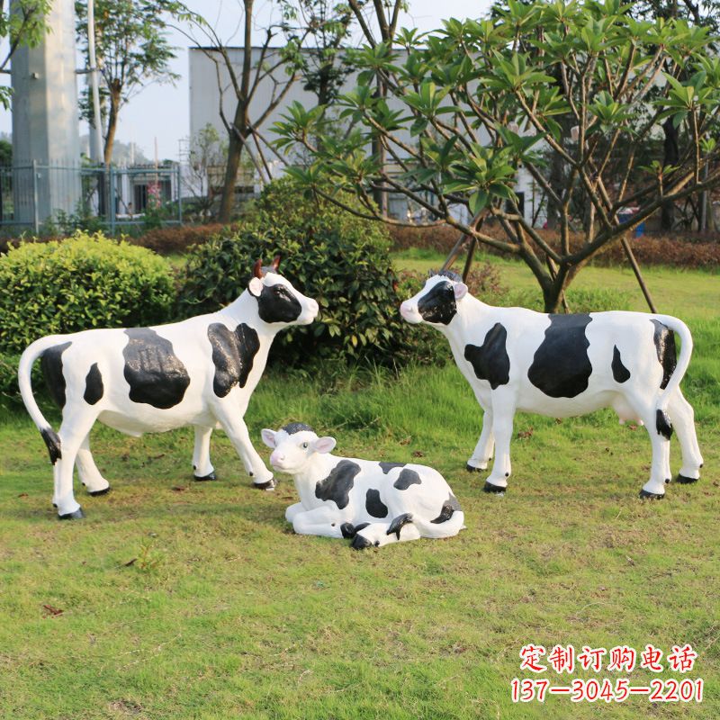 开封玻璃钢仿真奶牛雕塑