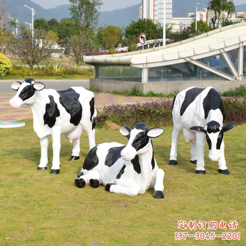 开封玻璃钢奶牛雕塑给环境带来美丽