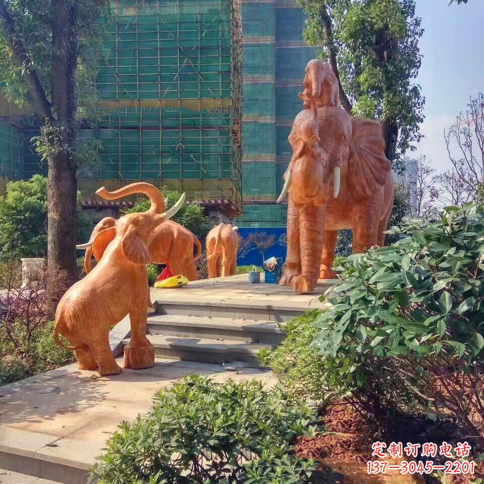 开封玻璃钢卡通大象雕塑——给小区园林带来活力