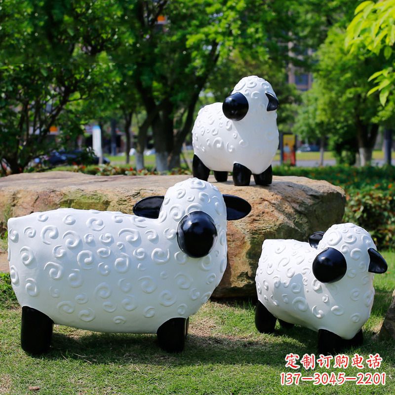 开封玻璃钢卡通动物雕塑,增添公园草坪韵味