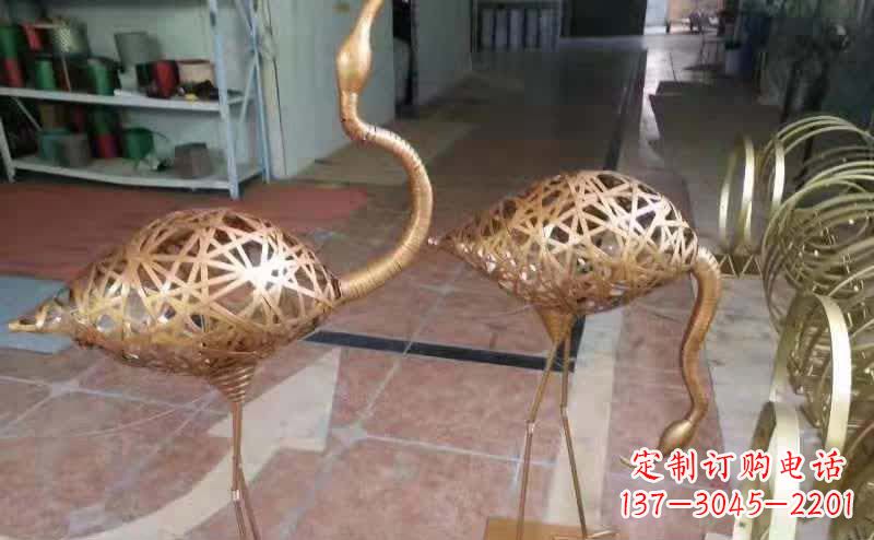开封仙鹤雕塑以不锈钢编制而成