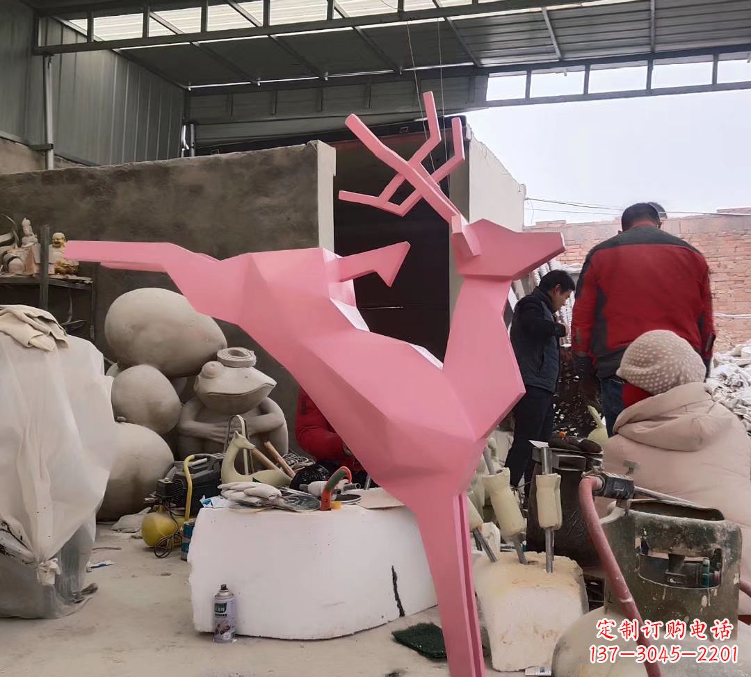 开封不锈钢彩绘小鹿雕塑艺术与美感的完美结合
