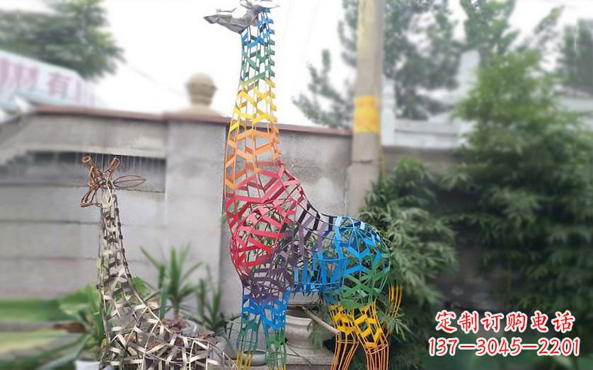 开封不锈钢长颈鹿雕塑把自然美景带入室内