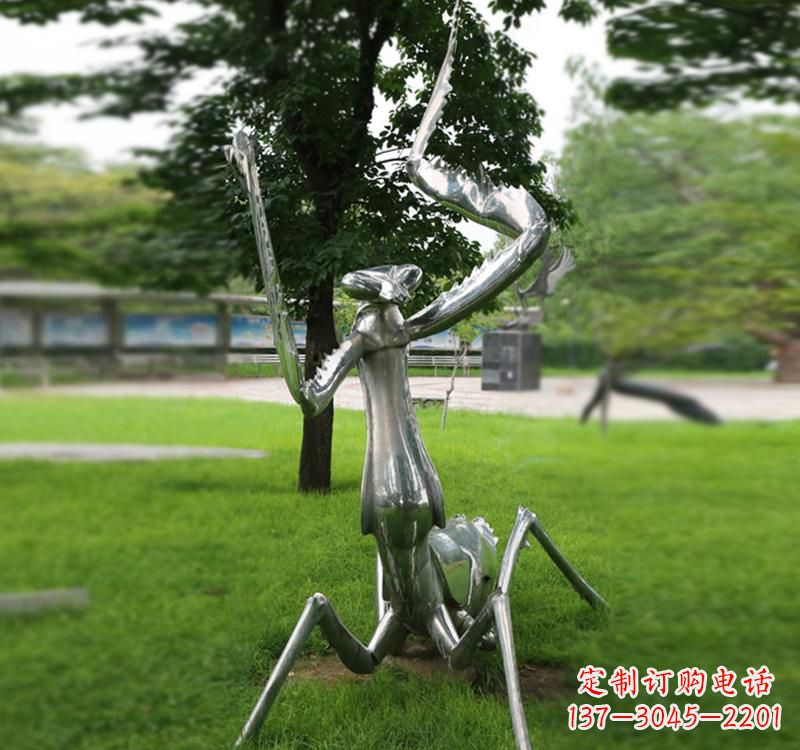 开封不锈钢螳螂雕塑精致美观的艺术品