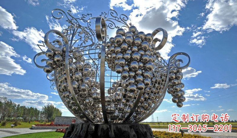 开封不锈钢葡萄雕塑——城市的艺术之美