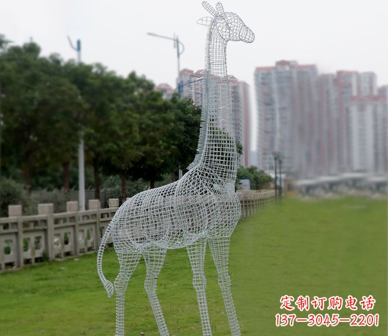 开封不锈钢城市的长颈鹿雕塑