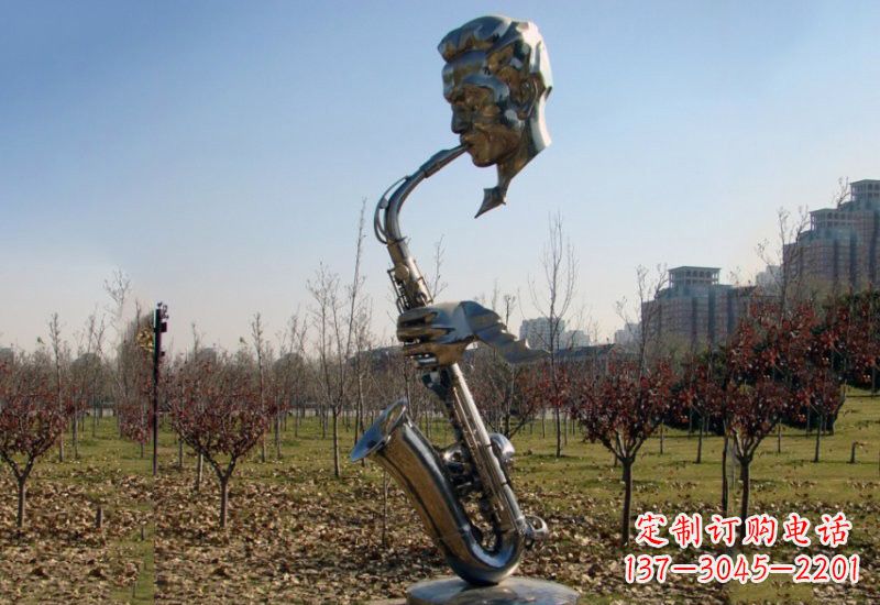 开封静谧而神秘的不锈钢萨克斯雕塑