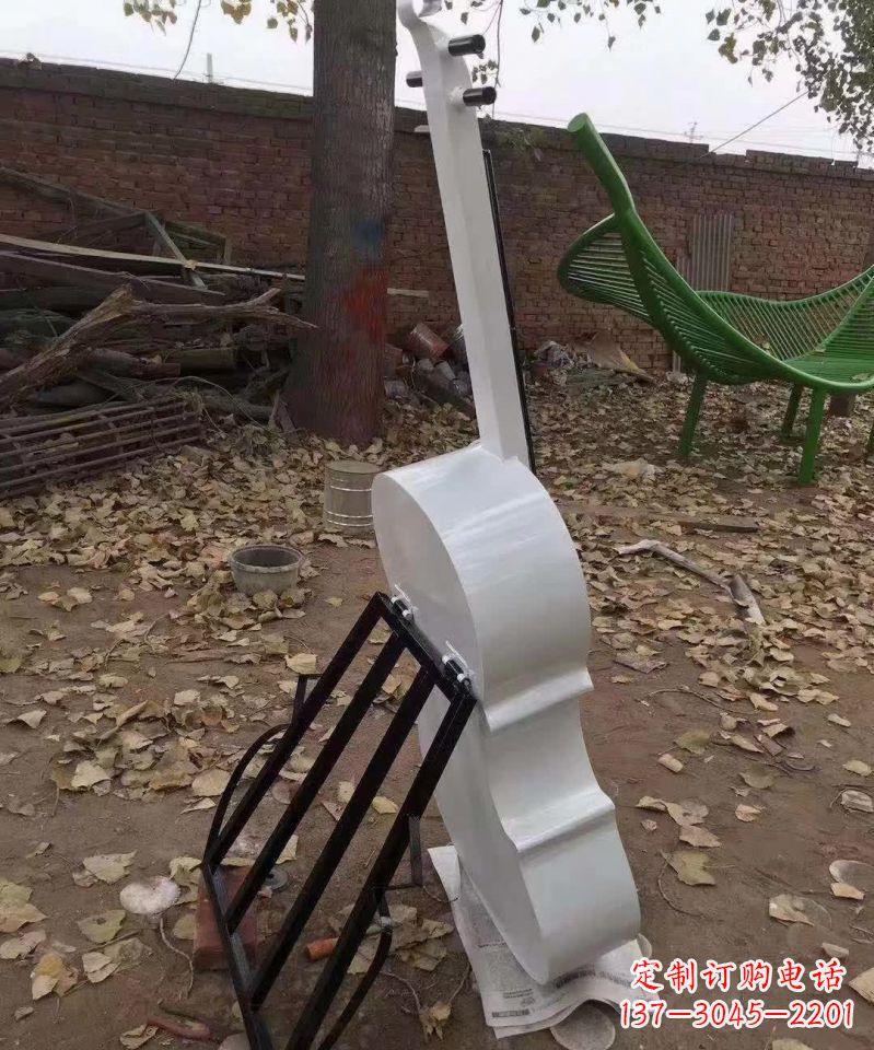 开封不锈钢大提琴雕塑——古典音乐的艺术表现