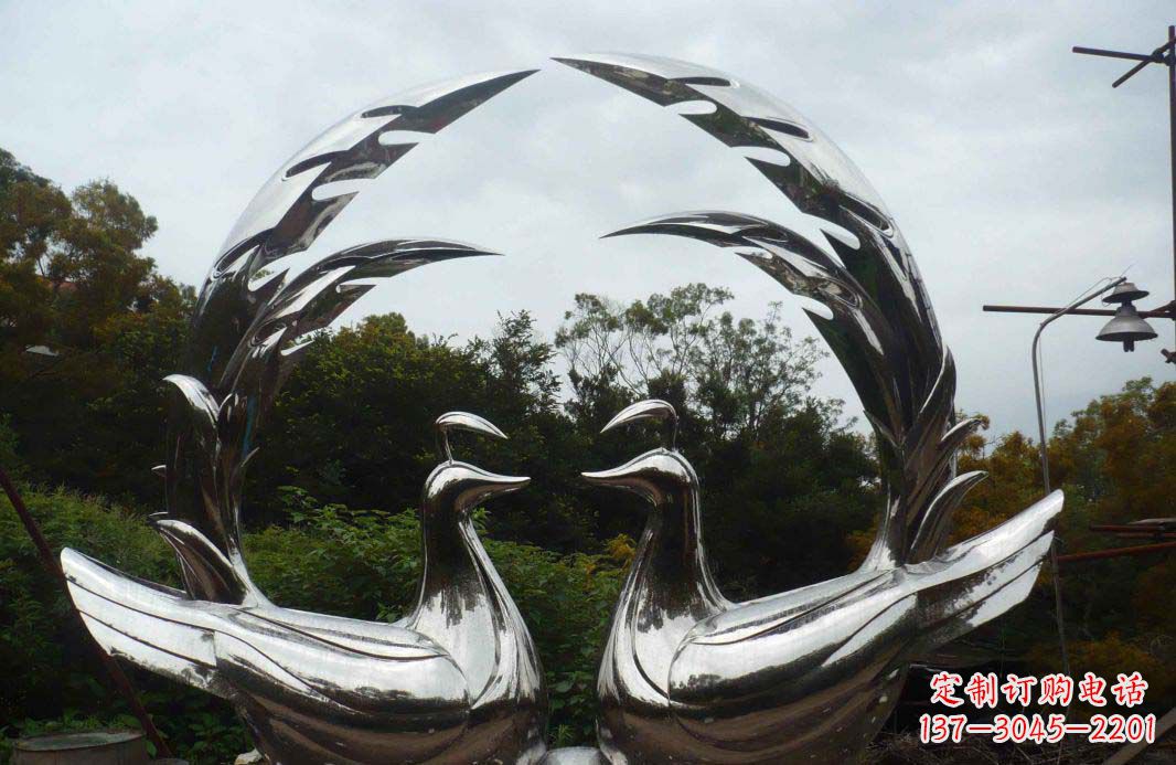 开封不锈钢孔雀雕塑浪漫与灵动