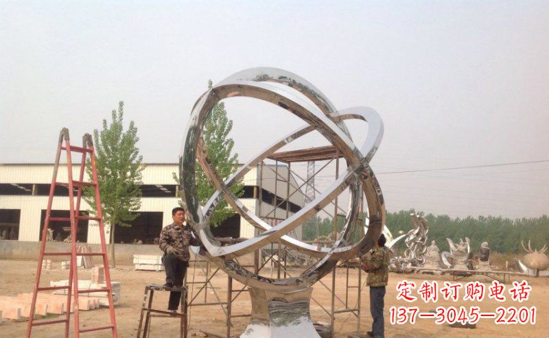 开封不锈钢抽象圆环雕塑。