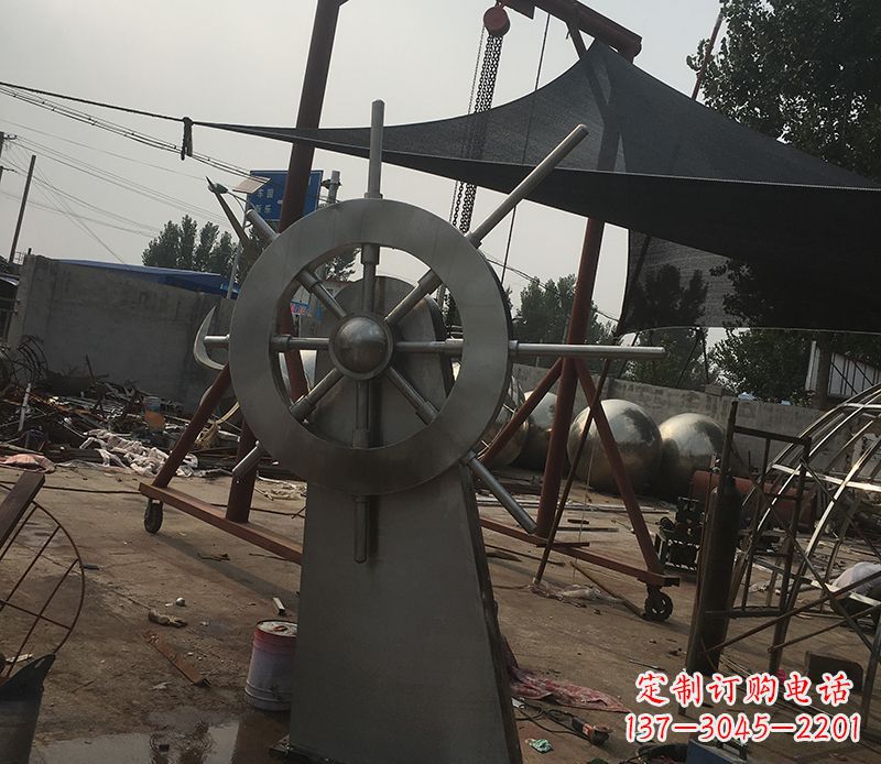 开封不锈钢船舵景观雕塑 (2)