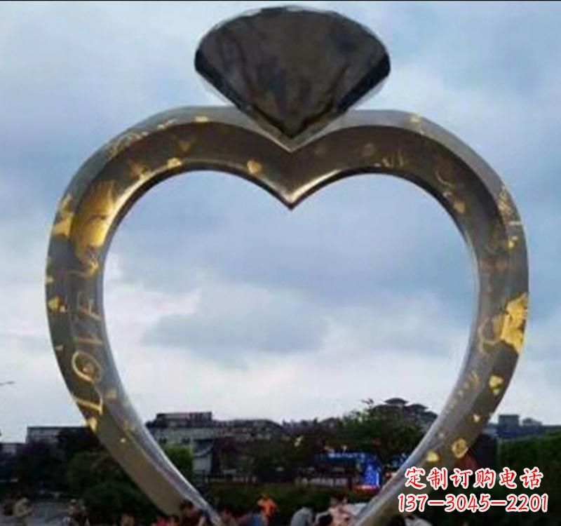 开封不锈钢创意戒指雕塑拥有独一无二的外观