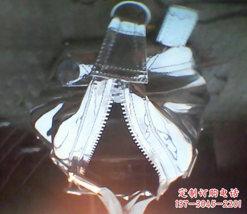 开封精美不锈钢手提包雕塑