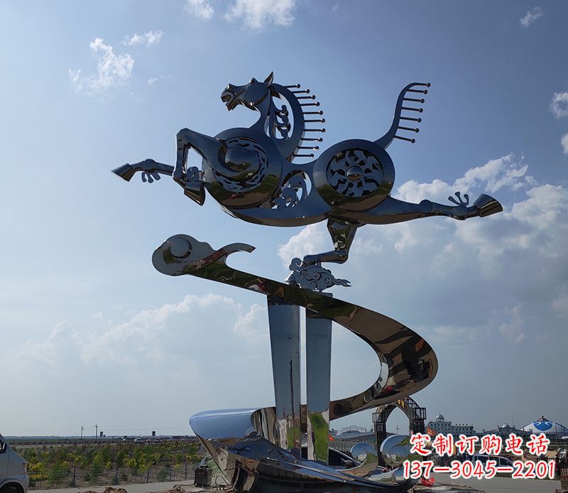 开封不锈钢大型马踏飞燕景观雕塑集艺术与自然于一体