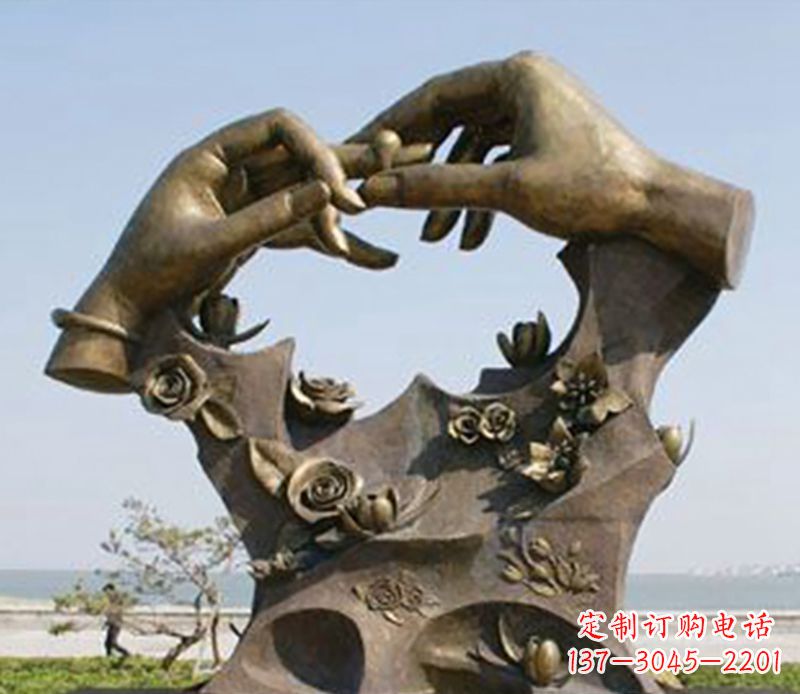 开封不锈钢戒指雕塑表达爱的艺术精品