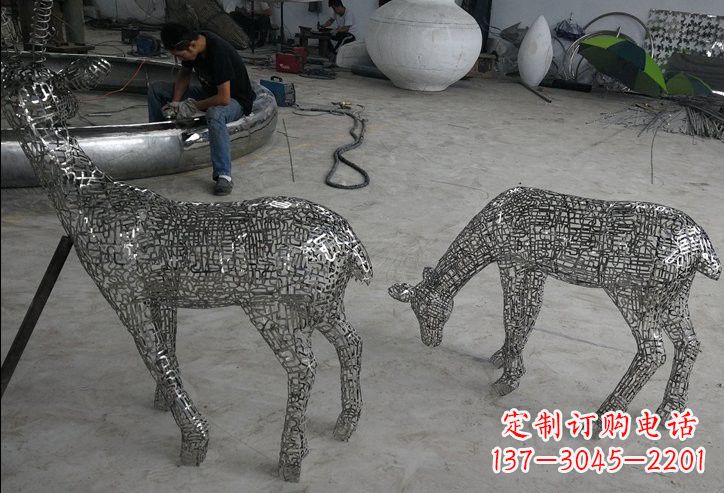 开封不锈钢动物镂空鹿雕塑精美的艺术品