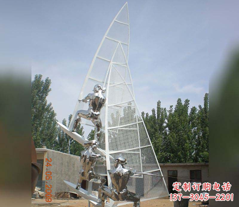开封不锈钢帆船给公园带来美丽的景致