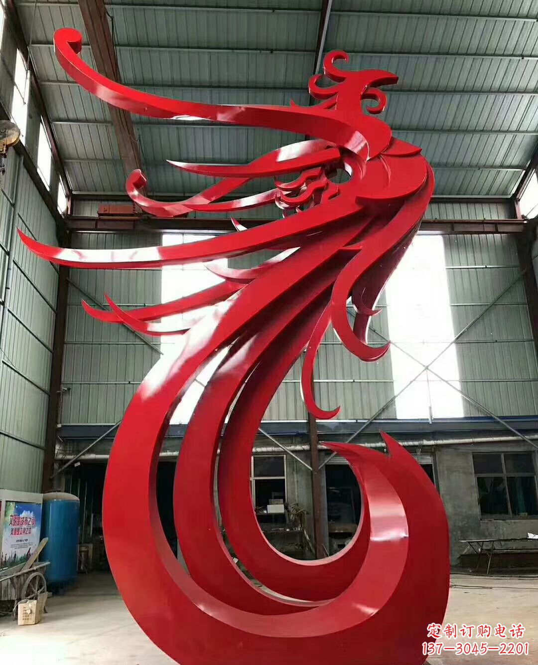 开封不锈钢凤凰雕塑象征着新生的力量
