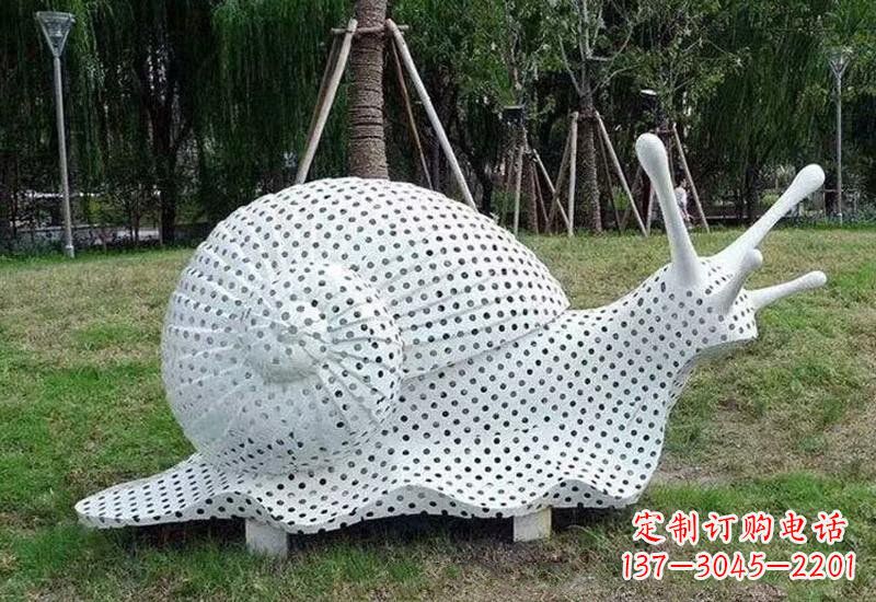 开封不锈钢公园里的蜗牛雕塑