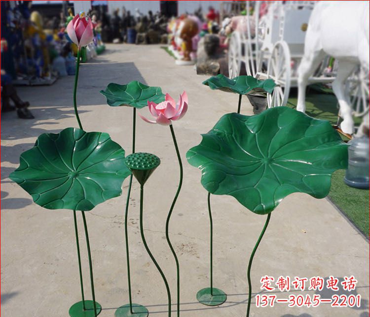 开封不锈钢荷花雕塑色彩斑斓美不胜收