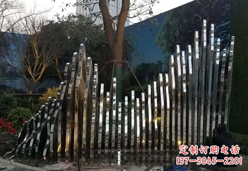 开封不锈钢公园里的假山雕塑