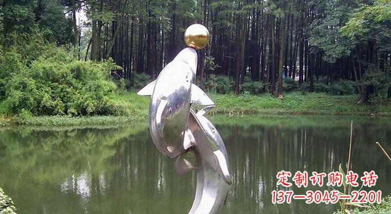 开封海豚的传说——不锈钢公园顶部雕塑