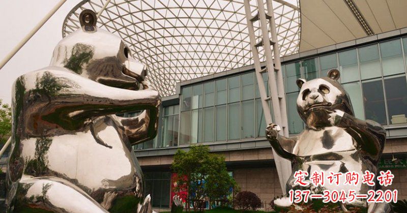 开封不锈钢公园动物镜面熊猫雕塑