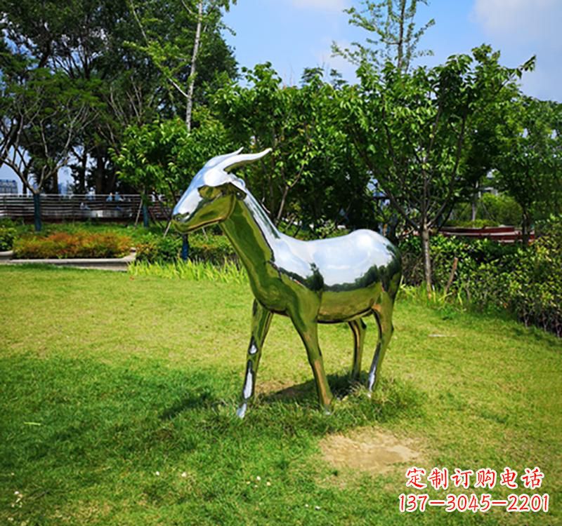 开封不锈钢公园动物镜面羊雕塑